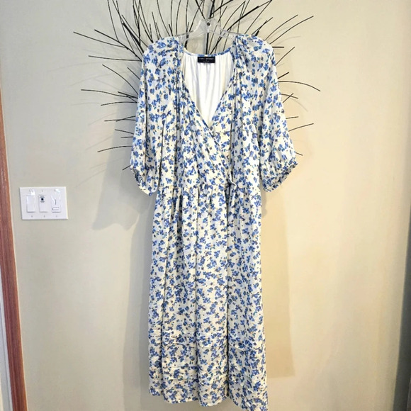 Lane Bryant Dresses & Skirts - Lane Bryant Floral Midi Dress Size 16